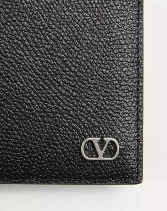 Cartera de piel de becerro granulada con detalle VLogo Signature