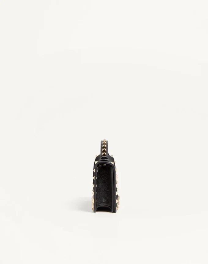 Cartera Rockstud con cadena en piel de becerro granulada
