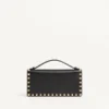 Cartera Rockstud con cadena en piel de becerro granulada