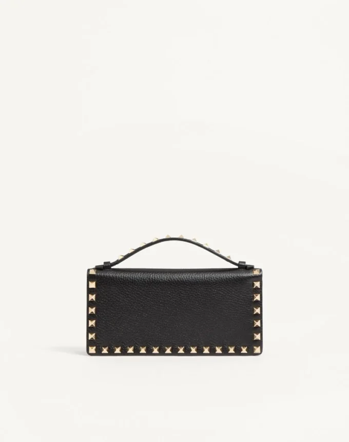 Cartera Rockstud con cadena en piel de becerro granulada