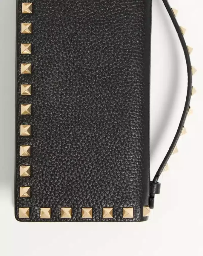 Cartera Rockstud con cadena en piel de becerro granulada