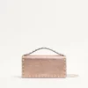 Cartera Rockstud de piel de becerro granulada laminada con cadena Cartera Rockstud de piel de becerro granulada laminada con cadena