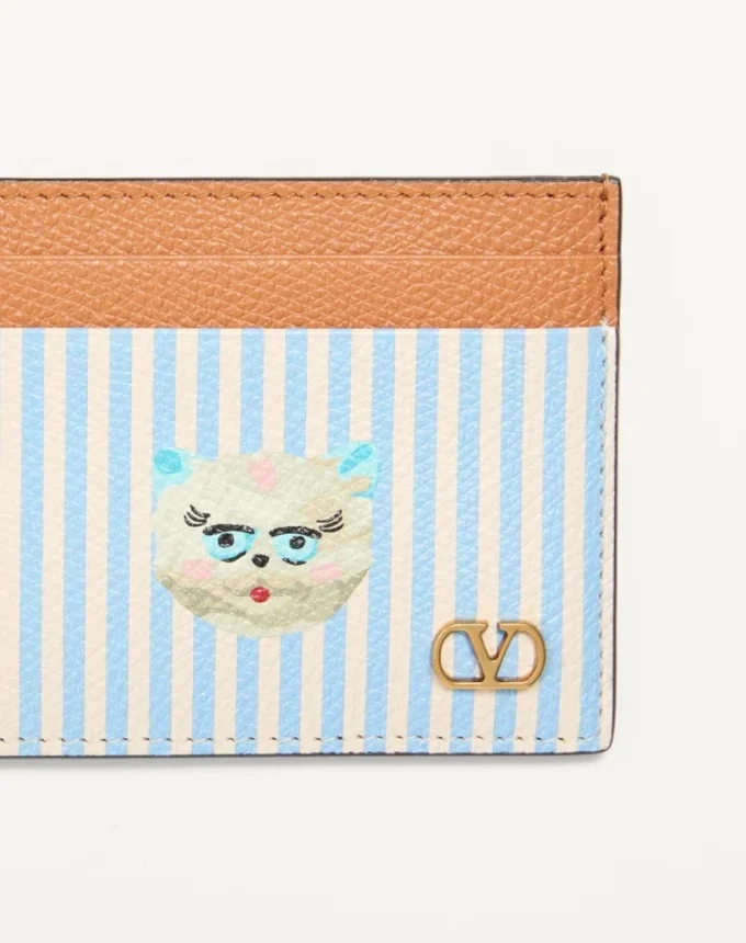 Cartera Valentino Garavani Vlogo Signature en piel de becerro granulada con estampado Le Chat de la Maison Cartera Valentino Garavani Vlogo Signature en piel de becerro granulada con estampado Le Chat de la Maison