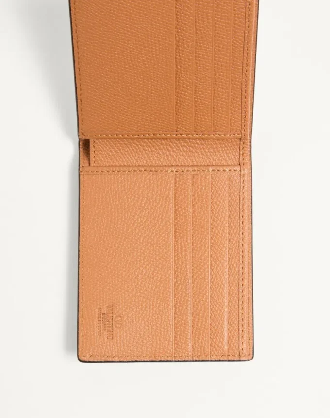 Cartera Valentino Garavani Vlogo Signature en piel de becerro granulada con estampado Le Chat De La Maison Cartera Valentino Garavani Vlogo Signature en piel de becerro granulada con estampado Le Chat De La Maison