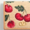 Cartera Vlogo Signature Cherryfic Jacquard Raffia Cartera Vlogo Signature Cherryfic Jacquard Raffia