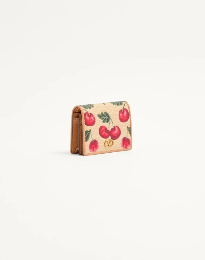 Cartera Vlogo Signature Cherryfic Jacquard Raffia Cartera Vlogo Signature Cherryfic Jacquard Raffia