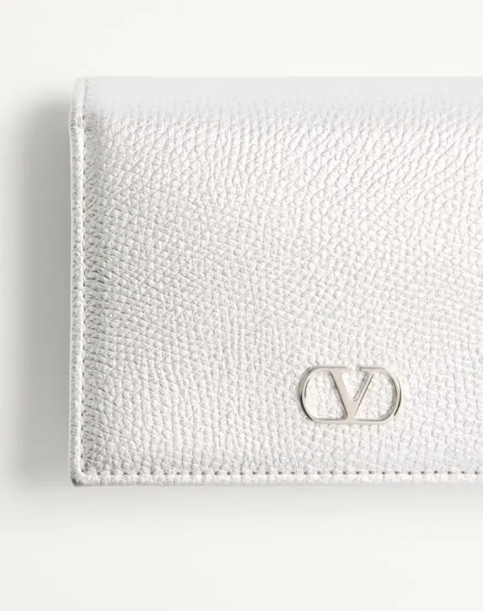 Cartera VLogo Signature de piel de becerro granulada laminada