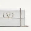Cartera Vlogo Signature de piel de becerro granulada metalizada con cadena