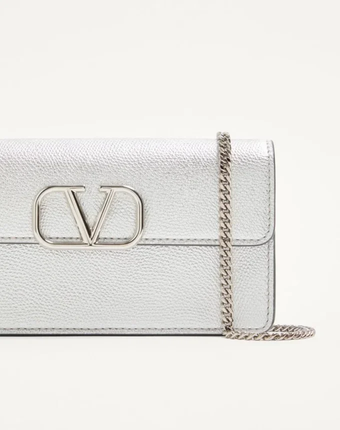Cartera Vlogo Signature de piel de becerro granulada metalizada con cadena