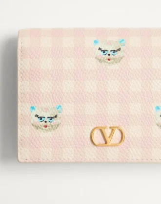 Cartera VLogo Signature en piel de becerro granulada Le Chat De La Maison Cartera VLogo Signature en piel de becerro granulada Le Chat De La Maison