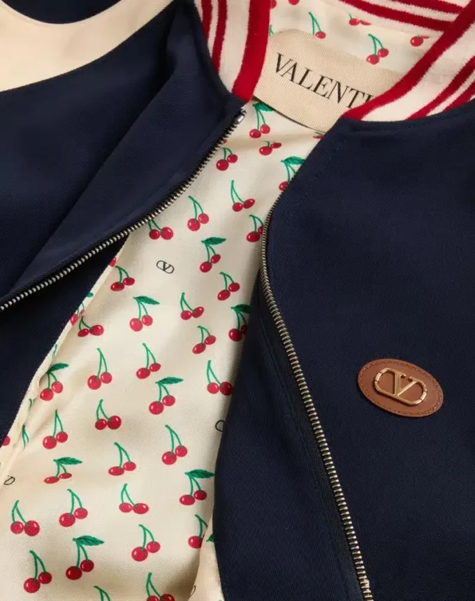 Cazadora bomber de lana y algodón con el logotipo VLogo y el parche Le Chat De La Maison