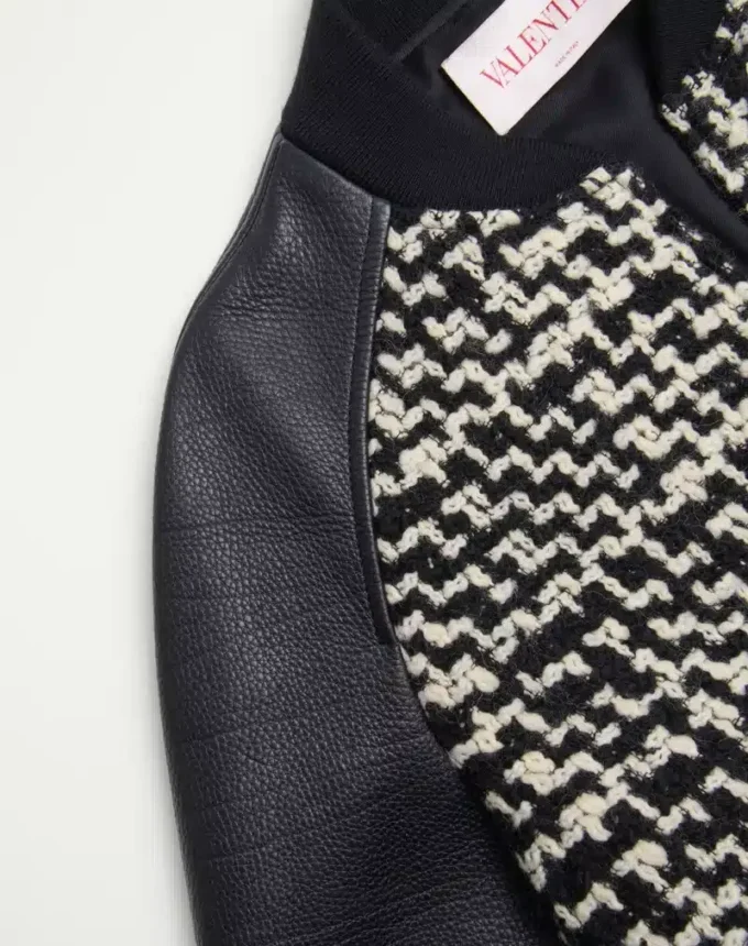 Chaqueta bomber de tweed de lana con parche Chez Valentino Chaqueta bomber de tweed de lana con parche Chez Valentino