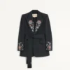 Chaqueta bordada con cinturón de Valentino en lana Grain De Poudre Chaqueta bordada con cinturón de Valentino en lana Grain De Poudre