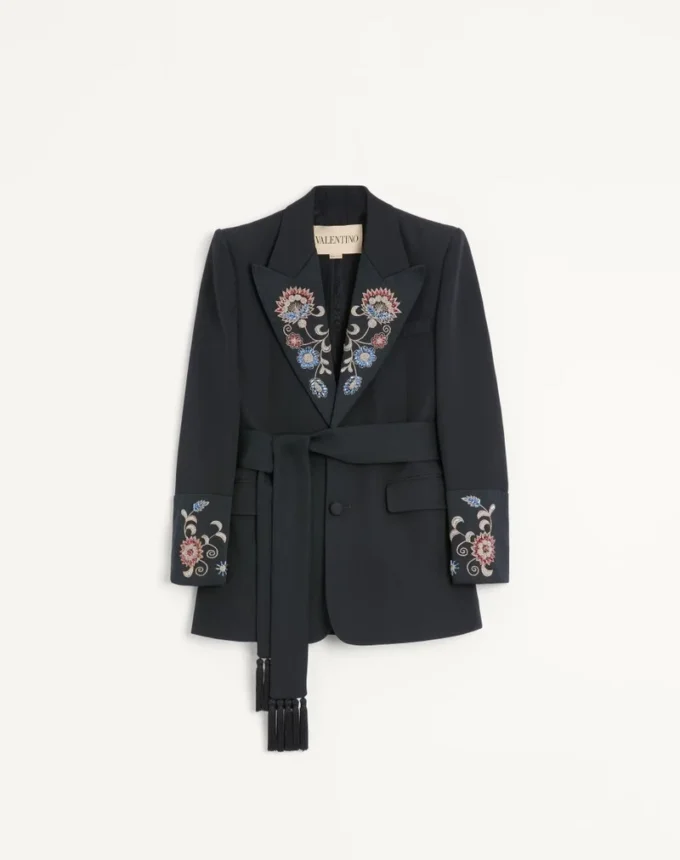 Chaqueta bordada con cinturón de Valentino en lana Grain De Poudre Chaqueta bordada con cinturón de Valentino en lana Grain De Poudre