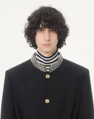 Chaqueta bordada Valentino con cinturón en gabardina de lana con V dorada