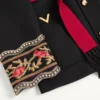 Chaqueta bordada Valentino con cinturón en gabardina de lana con V dorada Chaqueta bordada Valentino con cinturón en gabardina de lana con V dorada