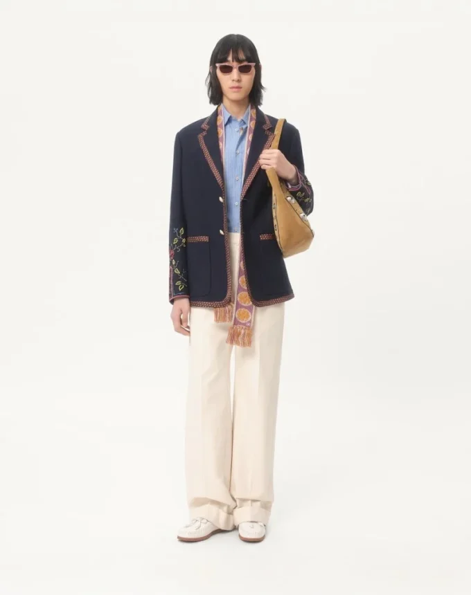Chaqueta de lino de botonadura sencilla con bordados de abalorios y parches Chaqueta de lino de botonadura sencilla con bordados de abalorios y parches