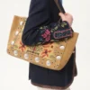 Chaqueta de lino de botonadura sencilla con bordados de abalorios y parches Chaqueta de lino de botonadura sencilla con bordados de abalorios y parches