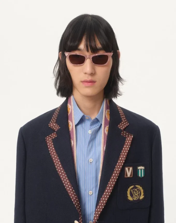 Chaqueta de lino de botonadura sencilla con bordados de abalorios y parches Chaqueta de lino de botonadura sencilla con bordados de abalorios y parches
