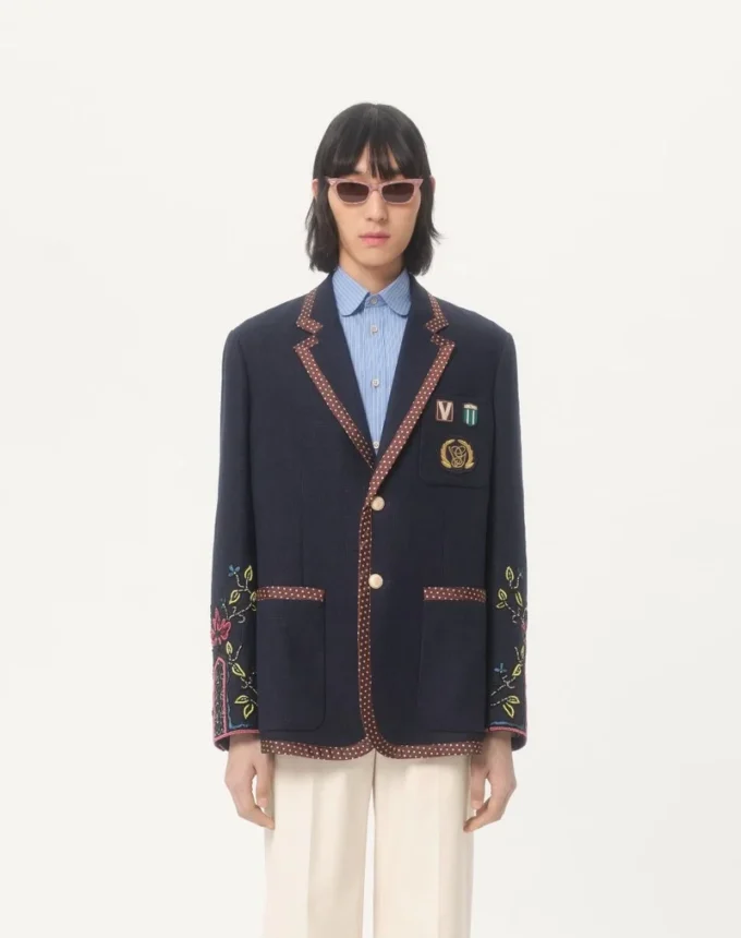 Chaqueta de lino de botonadura sencilla con bordados de abalorios y parches Chaqueta de lino de botonadura sencilla con bordados de abalorios y parches