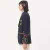 Chaqueta de lino de botonadura sencilla con bordados de abalorios y parches Chaqueta de lino de botonadura sencilla con bordados de abalorios y parches