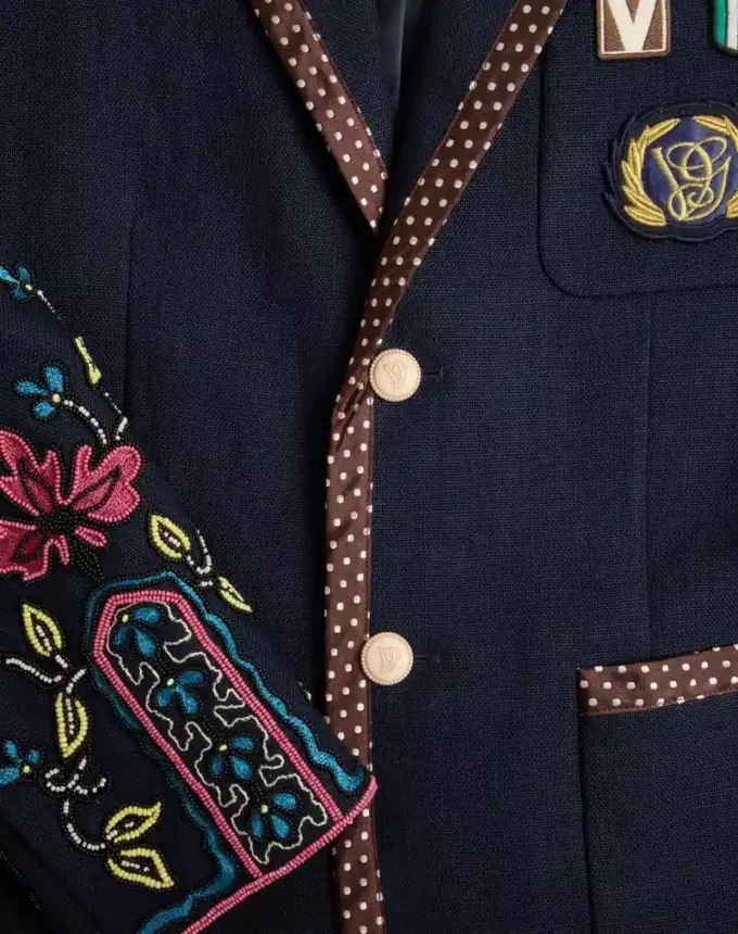 Chaqueta de lino de botonadura sencilla con bordados de abalorios y parches Chaqueta de lino de botonadura sencilla con bordados de abalorios y parches