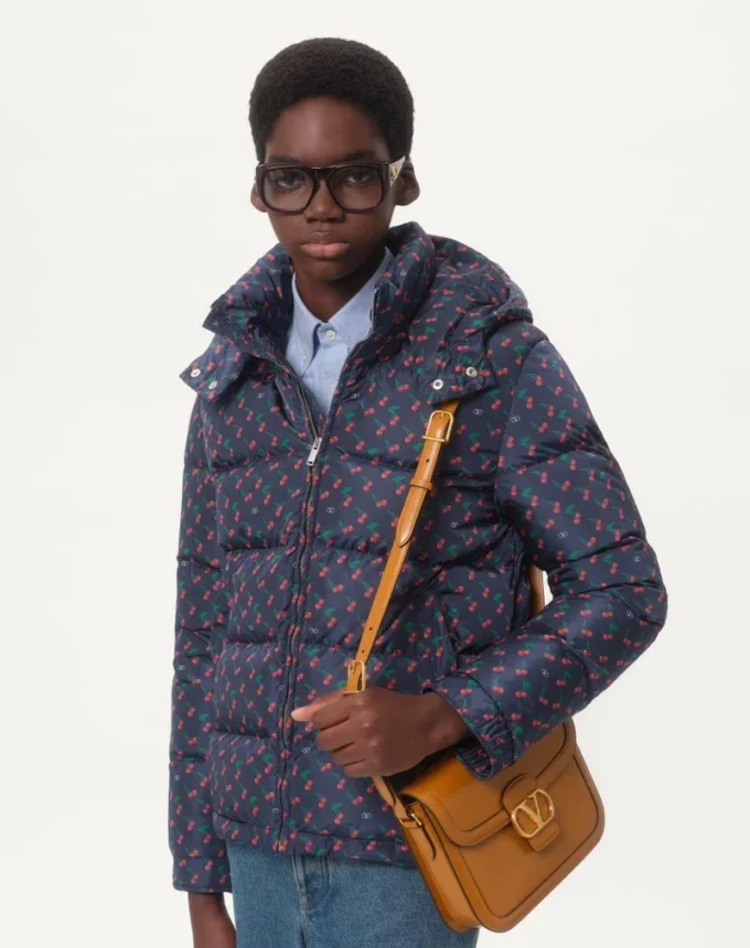 Chaqueta de nylon con capucha y estampado Cherryfic Chaqueta de nylon con capucha y estampado Cherryfic