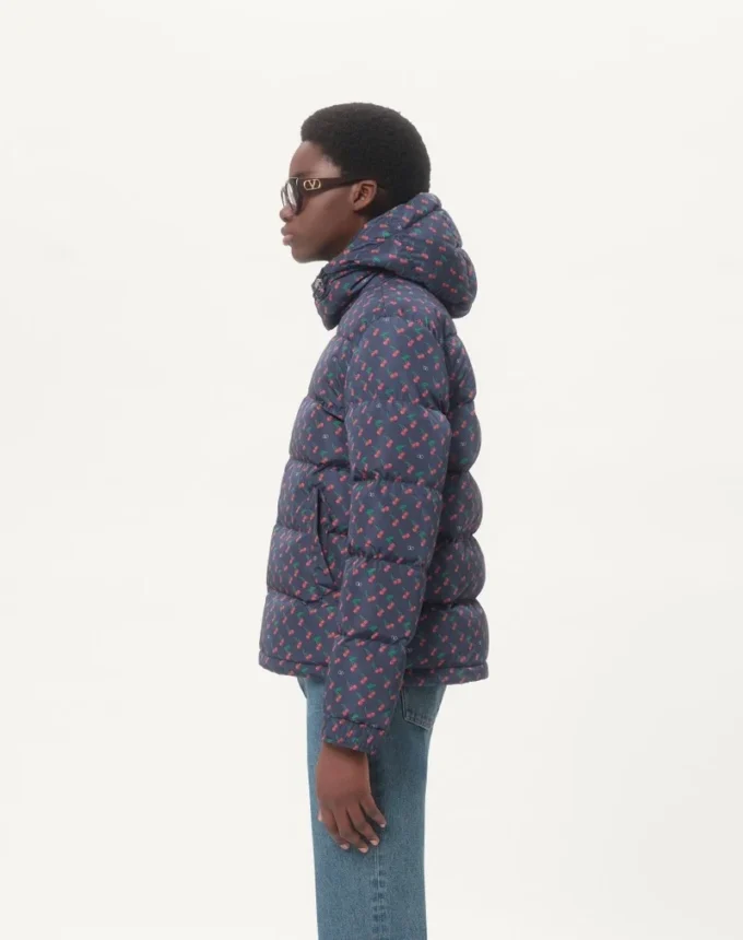 Chaqueta de nylon con capucha y estampado Cherryfic Chaqueta de nylon con capucha y estampado Cherryfic