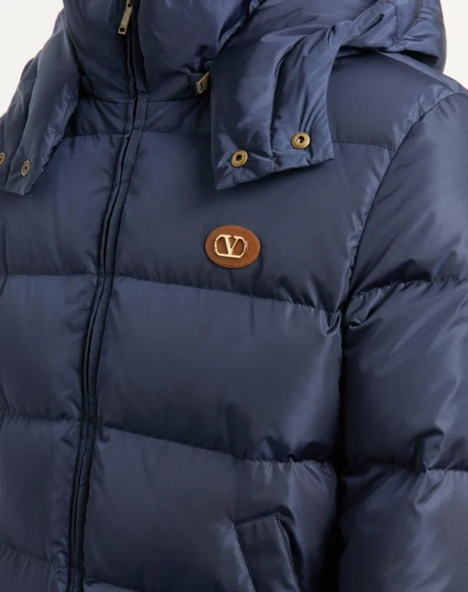 Chaqueta de nylon con capucha y parche VLogo Chaqueta de nylon con capucha y parche VLogo