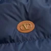 Chaqueta de nylon con capucha y parche VLogo Chaqueta de nylon con capucha y parche VLogo