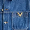 Chaqueta vaquera Valentino con V dorada
