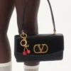 Chez Valentino Colgante para bolso de metal y esmalte con llavero Chez Valentino Colgante para bolso de metal y esmalte con llavero