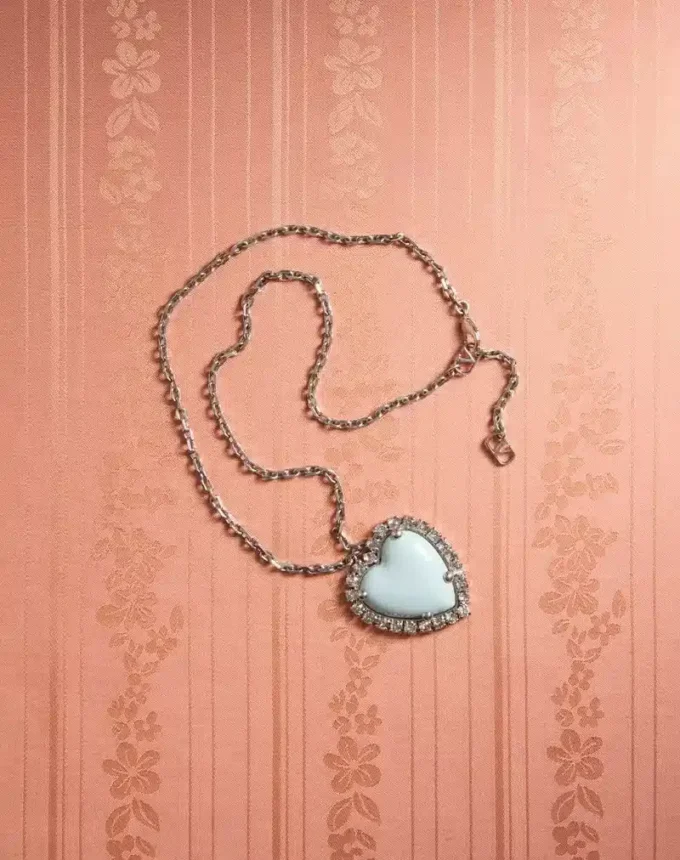 Collar Coeur Hyperbole de metal, resina y cristales Swarovski® Collar Coeur Hyperbole de metal, resina y cristales Swarovski®