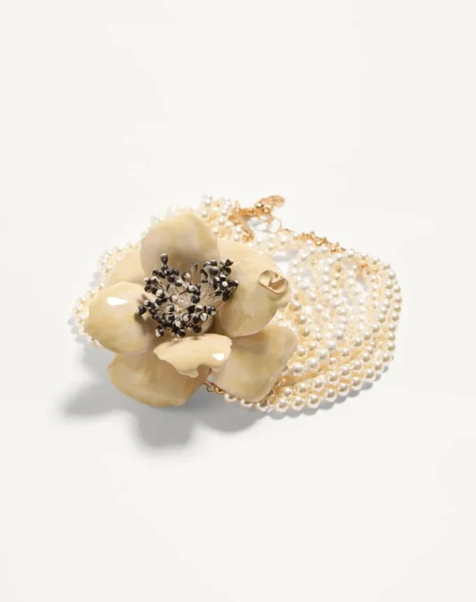 Collar Fleur Lumineuse en metal, esmalte, perlas y tela