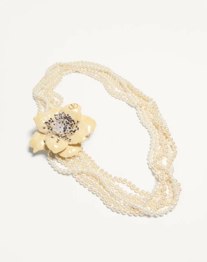 Collar Fleur Lumineuse en metal, esmalte, perlas y tela