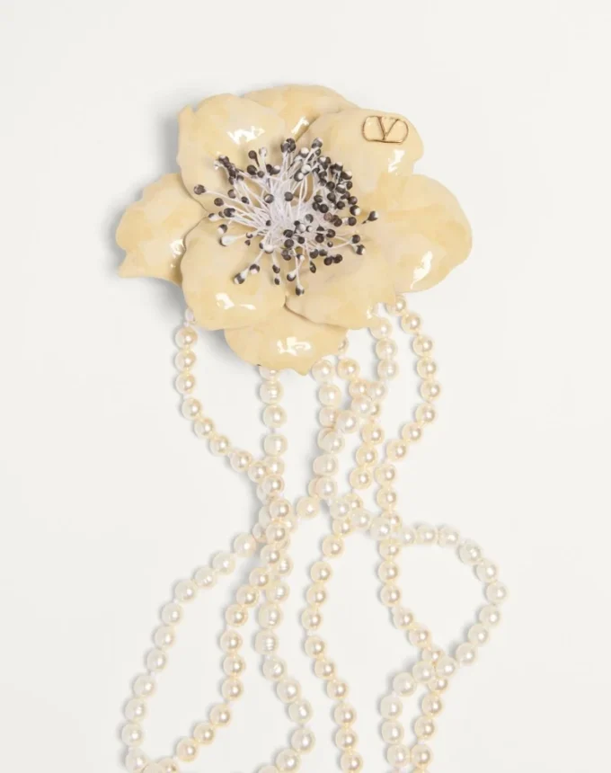 Collar Fleur Lumineuse en metal, esmalte, perlas y tela