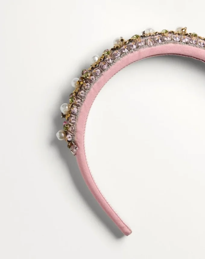 Diadema de lana y seda con bordados de Valentino