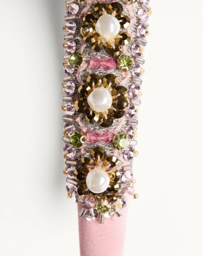 Diadema de lana y seda con bordados de Valentino