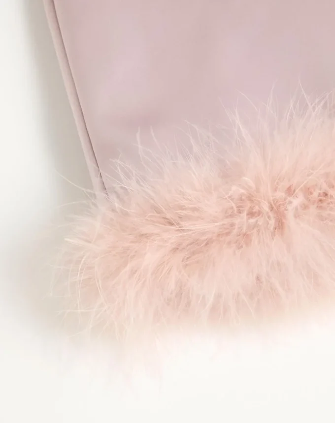 Falda de satén con plumas Falda de satén con plumas