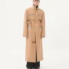 Gabardina cruzada de Valentino en fieltro de lana con inserciones de Ayers Gabardina cruzada de Valentino en fieltro de lana con inserciones de Ayers