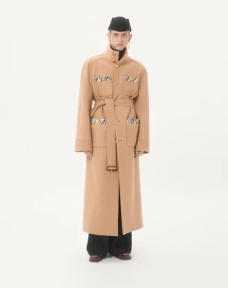 Gabardina cruzada de Valentino en fieltro de lana con inserciones de Ayers Gabardina cruzada de Valentino en fieltro de lana con inserciones de Ayers