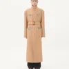 Gabardina cruzada de Valentino en fieltro de lana con inserciones de Ayers Gabardina cruzada de Valentino en fieltro de lana con inserciones de Ayers