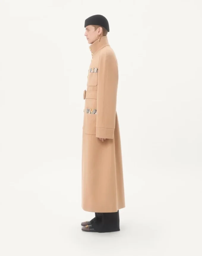 Gabardina cruzada de Valentino en fieltro de lana con inserciones de Ayers Gabardina cruzada de Valentino en fieltro de lana con inserciones de Ayers