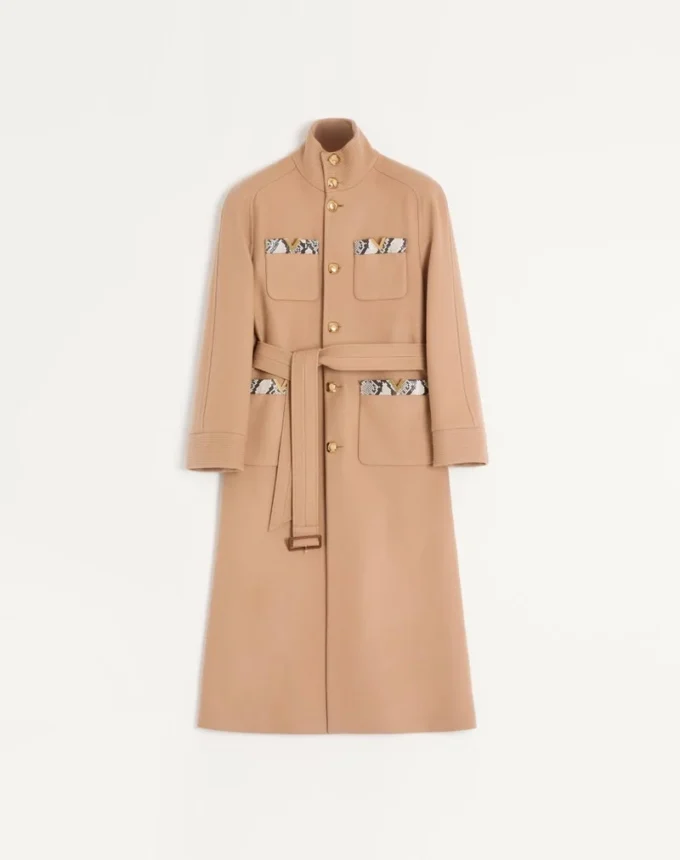 Gabardina cruzada de Valentino en fieltro de lana con inserciones de Ayers Gabardina cruzada de Valentino en fieltro de lana con inserciones de Ayers