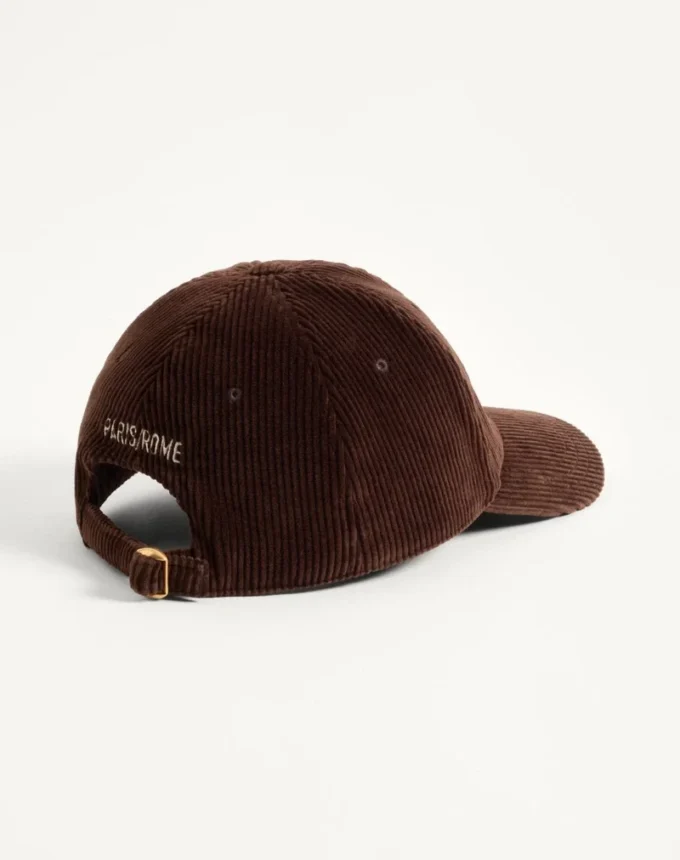 Gorra de béisbol de terciopelo con bordado de Chez Valentino