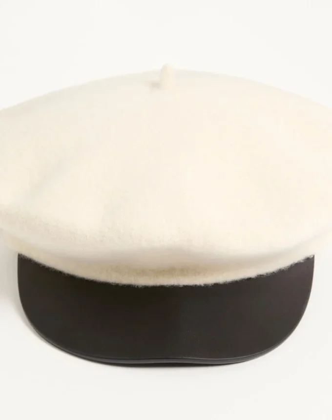 Gorra de lana con visera de cuero y logotipo VLogo de Valentino Garavani Gorra de lana con visera de cuero y logotipo VLogo de Valentino Garavani