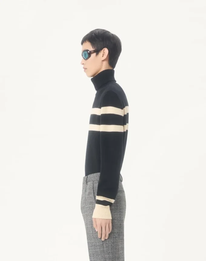 Jersey de lana de cuello alto Valentino con bordado Vlogo Jersey de lana de cuello alto Valentino con bordado Vlogo