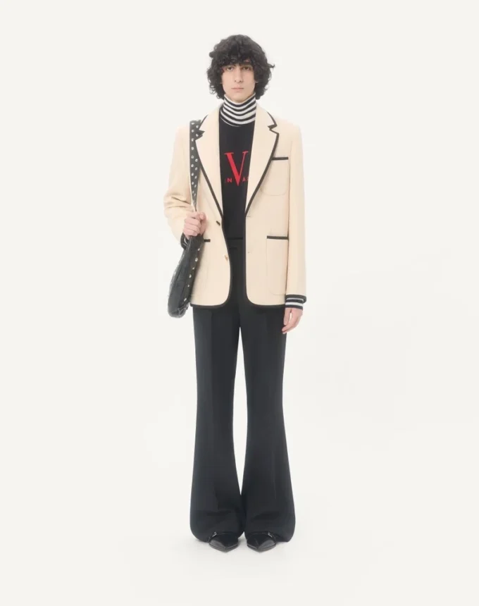 Jersey de lana de cuello alto Valentino con parche VLogo Jersey de lana de cuello alto Valentino con parche VLogo