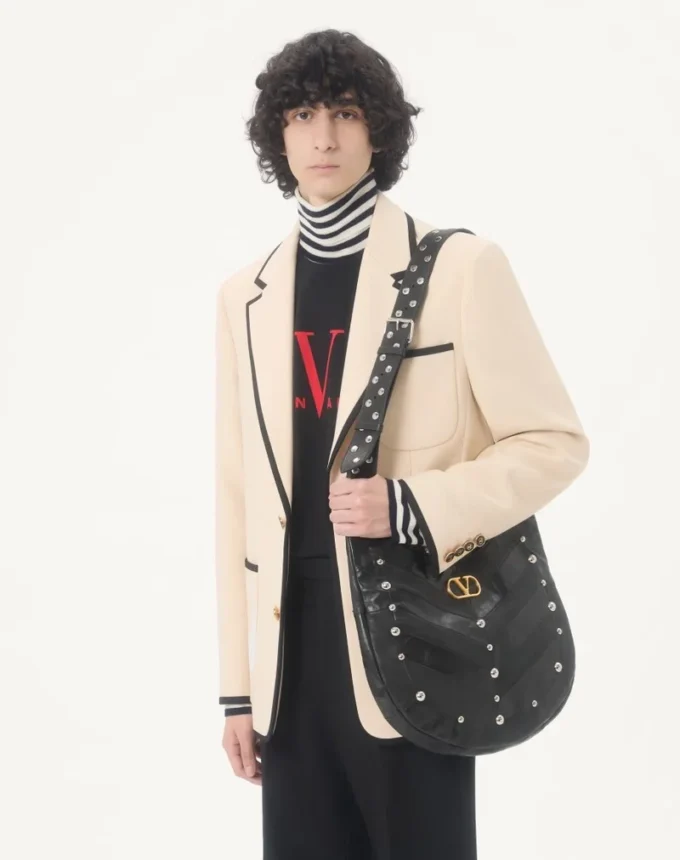 Jersey de lana de cuello alto Valentino con parche VLogo Jersey de lana de cuello alto Valentino con parche VLogo