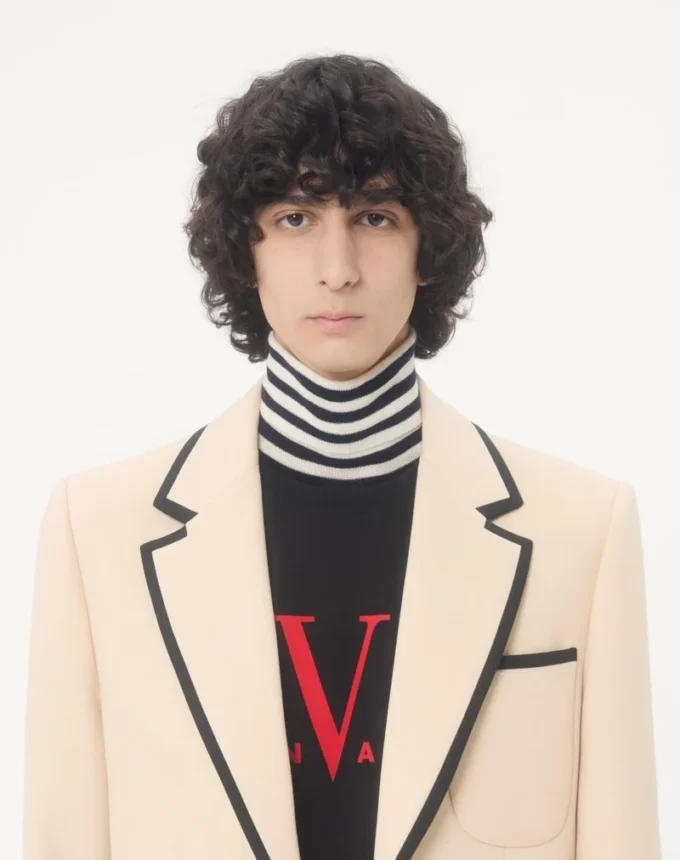 Jersey de lana de cuello alto Valentino con parche VLogo Jersey de lana de cuello alto Valentino con parche VLogo